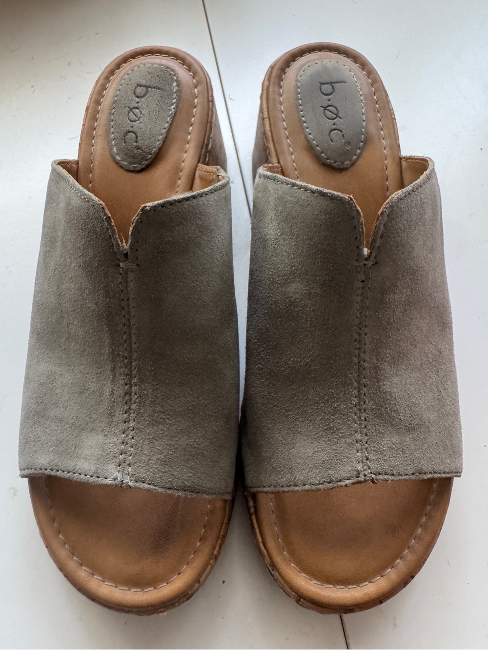 b.o.c. Women's Gray Suede Slide Sandals